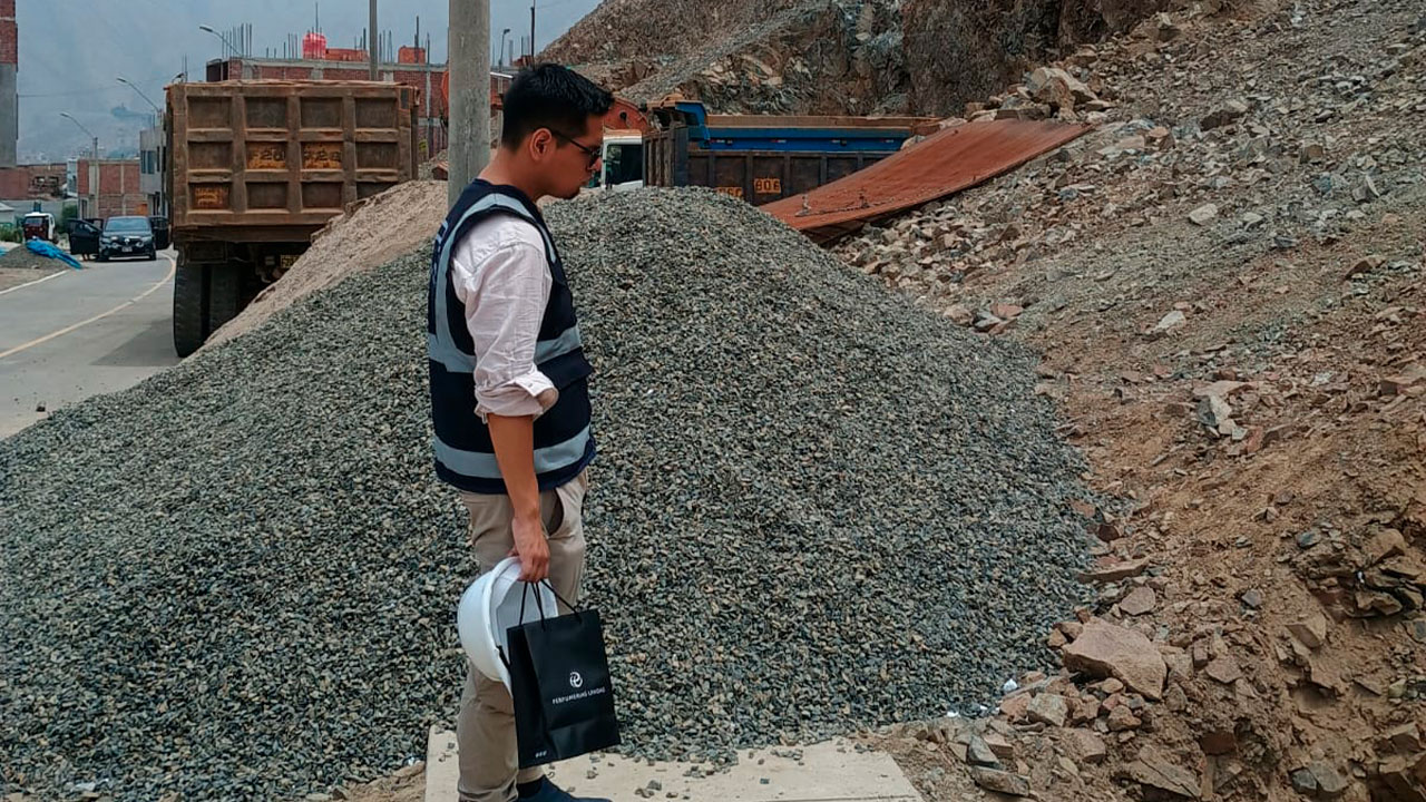 Supervisor-de-obras-en-campo